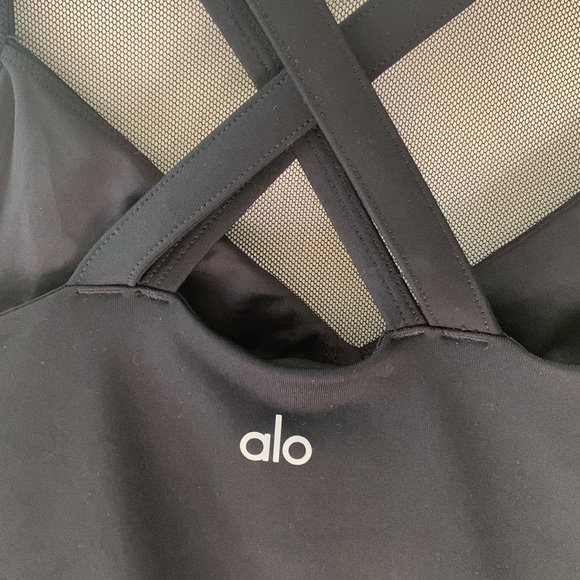 Alo Yoga Carmen - mesh on top, criss cross back - Picture 5 of 9